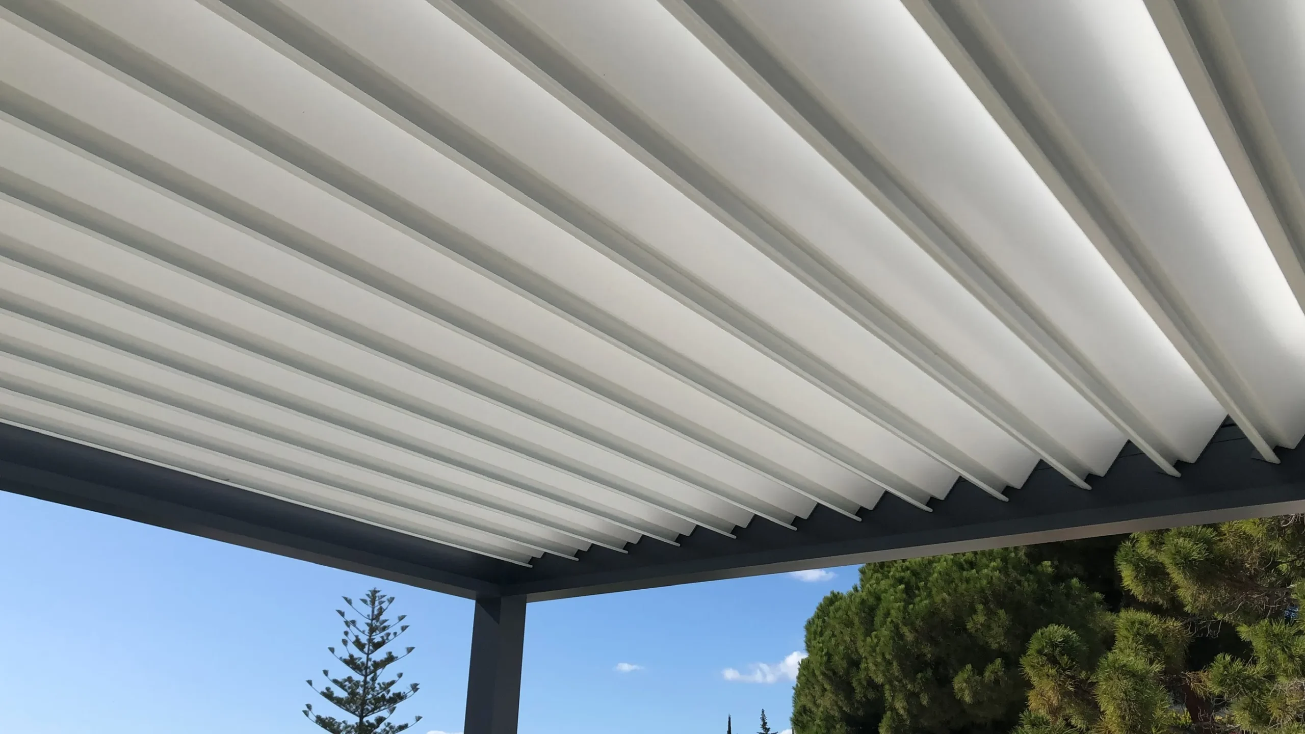 Key Features Banner 1