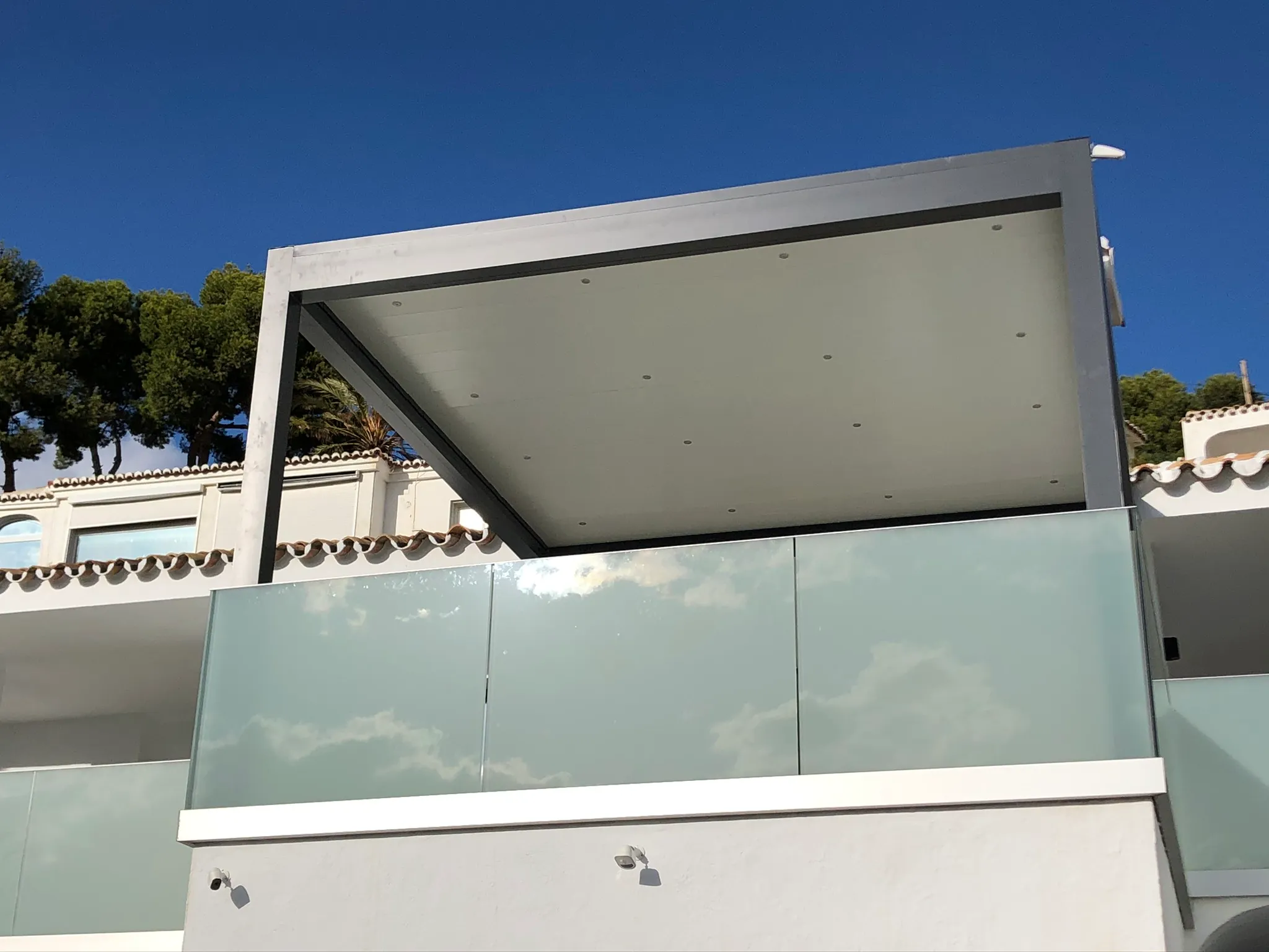 Key Features Banner 2